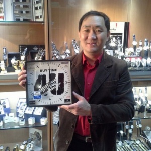 Фото G.A.C. Buy Time 4U - Десятый клиент Александр, получивший в подарок настенные часы Orient от Buy Time 4U