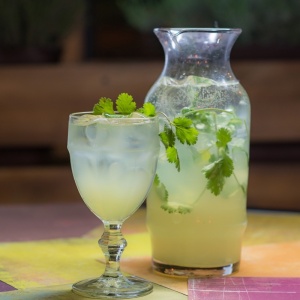 Фото Dedas Puri - Освежающий лимонад, приготовленный из сочных фруктов, трав и чистой воды - залог вашего здоровья! 