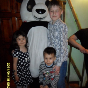 Фото Panda Asian Buffet - Алматы. Это наш удивительный панда, моя доча и мои племянники