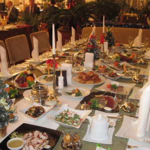 Фото Восемь озер - Вот такой стол был у нас в ресторане на "8 озерах" при встрече Нового 2012 года!