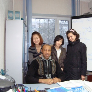 Taking a group photo with a native speaker tutor