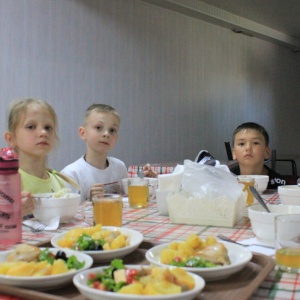 Фото VECTOR - Прием пищи у детей