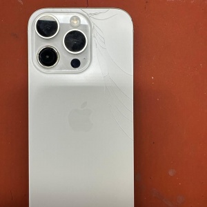 Фото Ремонт Macbook, iPhone в Алматы, сервис apple - замена заднего стекла iphone