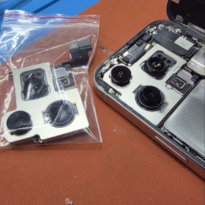 Фото Ремонт Macbook, iPhone в Алматы, сервис apple - замена камеры iphone
