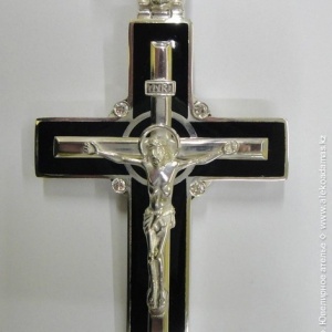 Серебряный крест (распятие) с гагатовой вставкой и cubic zirconia