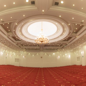 Фото Бакшасарай - Площадь зала 280 м2
<br>Вместимость зала:
<br>театр 250 человек
<br>банкет 120 человек
<br>коктейль 250 человек