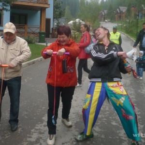 Фото Oi-Qaragai Lesnaya Skazka Mountain Resort - Алматы. Весело! Конкурс супер бабушки и дедушки)))))