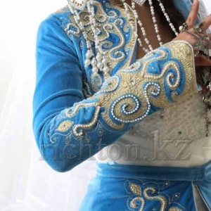 женский казахский костюм